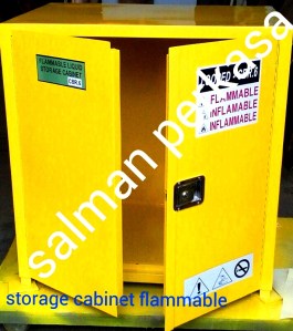 lemari penyimpanan bahan kimia mudah terbakar